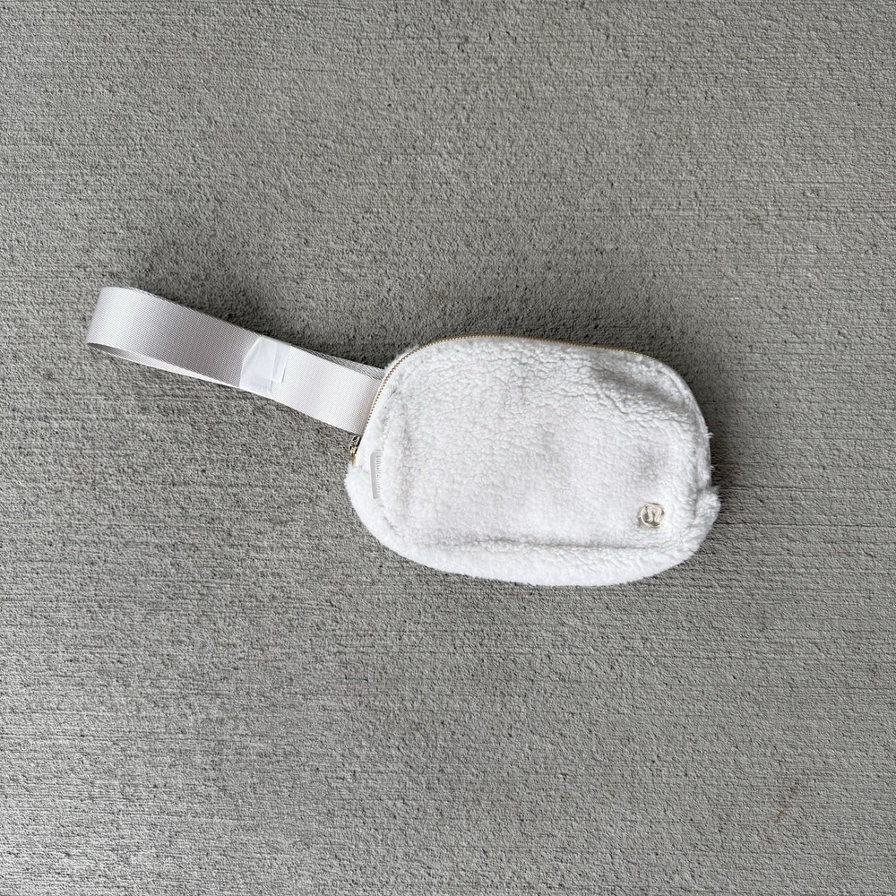 Lululemon Everywhere Belt Bag Fleece White Gold Zipper Logo Strap 1L OS